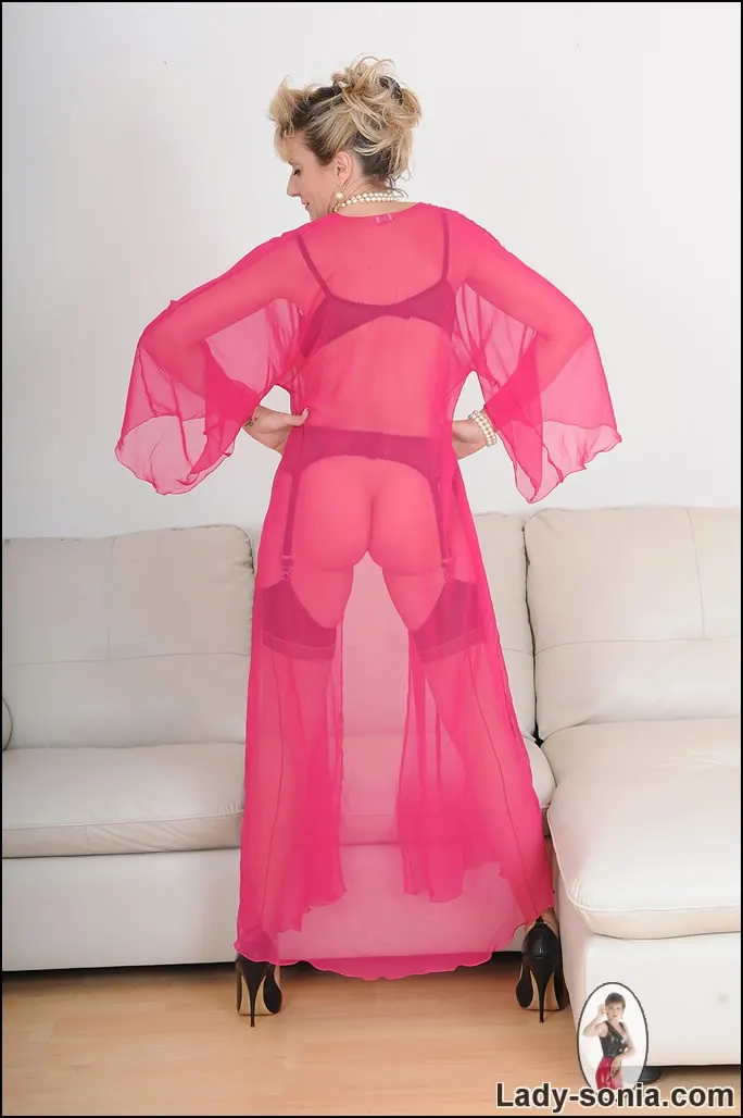 Lady Sonia 'Busty lingerie milf' starring Lady Sonia (Photo 4)