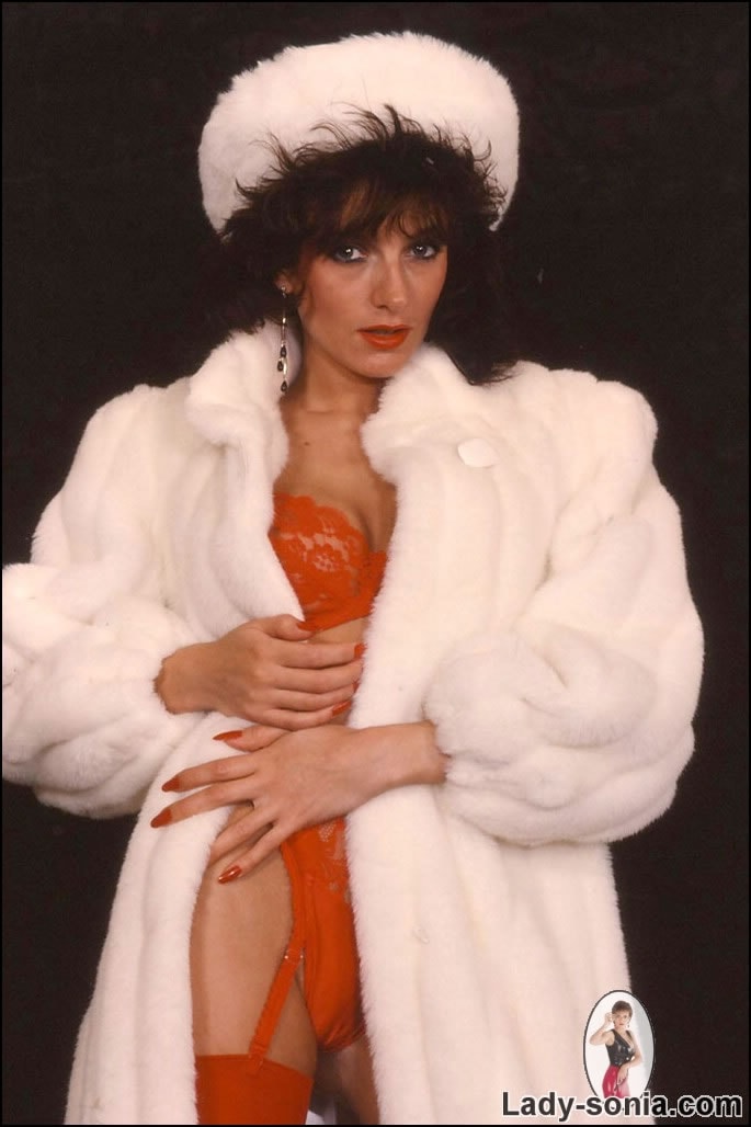 Lady Sonia 'Milf in fur coat' starring Lady Sonia (Photo 7)