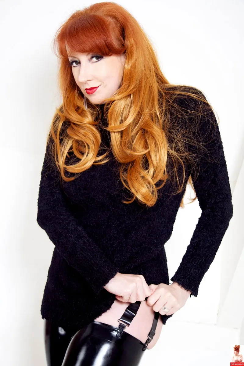 Red XXX 'Black Jumper' starring Red XXX (Photo 2)