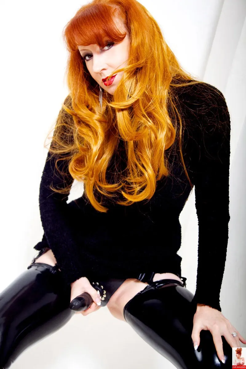 Red XXX 'Black Jumper' starring Red XXX (Photo 6)